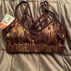 Women’s medium support workout bra